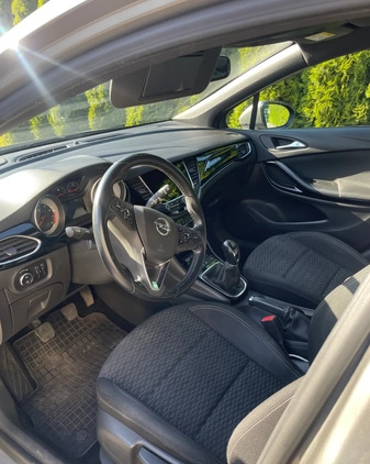 Opel Astra cena 49000 przebieg: 116000, rok produkcji 2017 z Miejska Górka małe 92